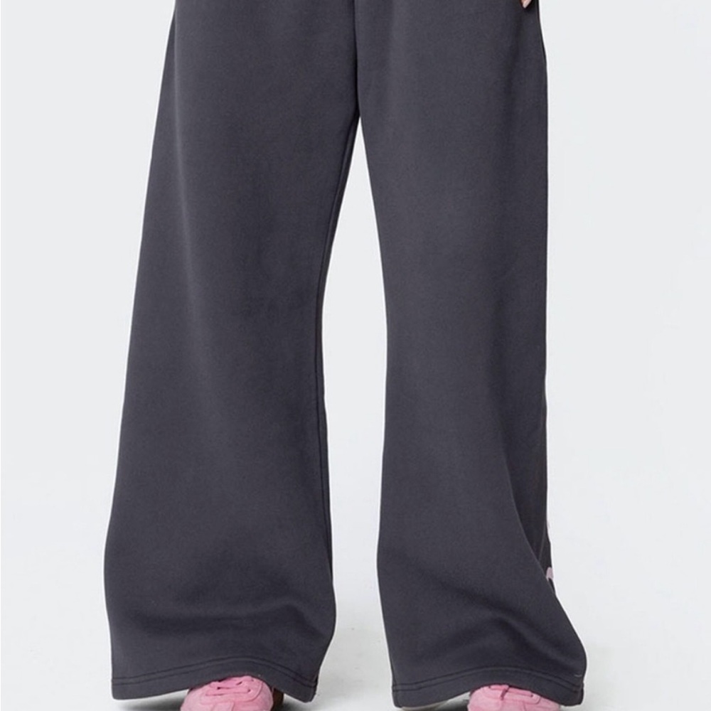Edikted Bonney Bow Black Sweatpants Pink Bow Detail - Picture 4 of 10